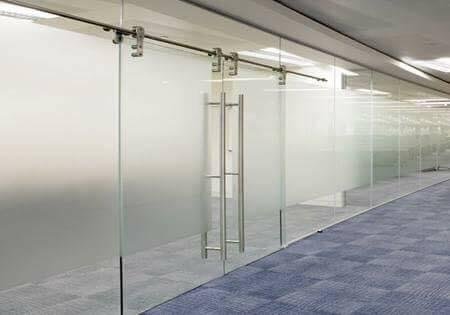 مرايا مغاسل مودرن وجدارية فاخرة الرياض