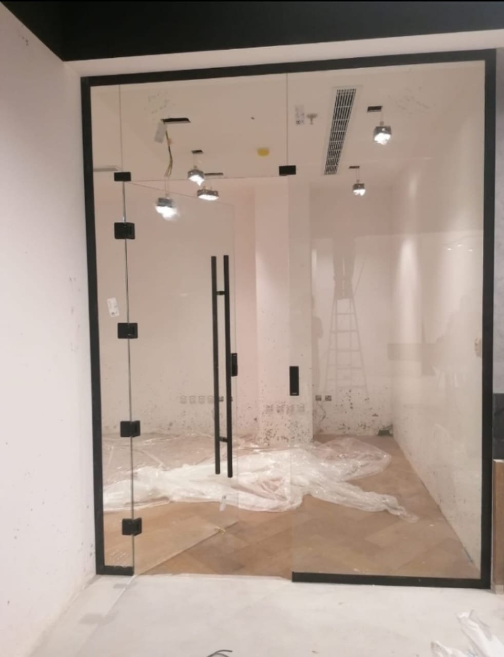 أعمال زجاج وتركيبات فنون الماسة الرياض