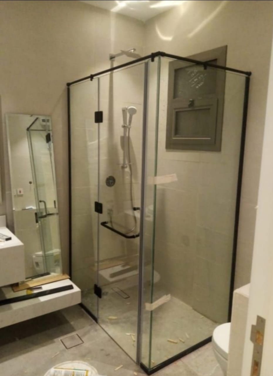 شاورات زجاجية وكابينة مروش عصرية - فنون الماسة الرياض