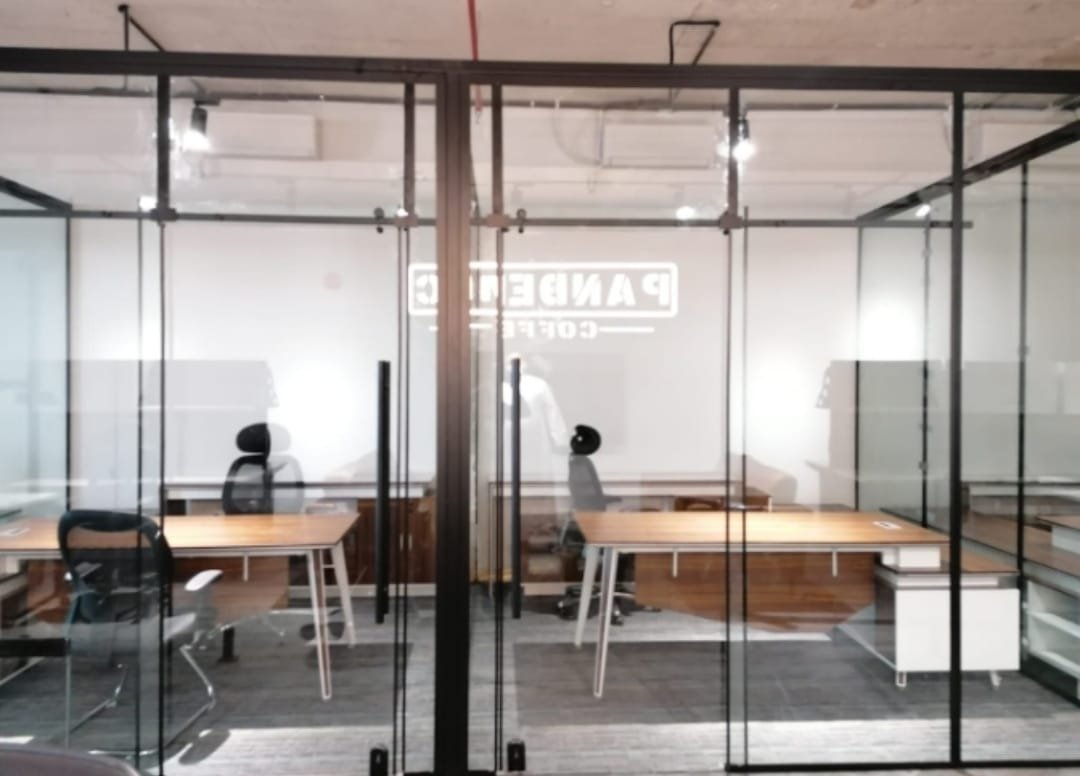 تركيبات زجاجية متنوعة ودرابزين زجاجي الرياض